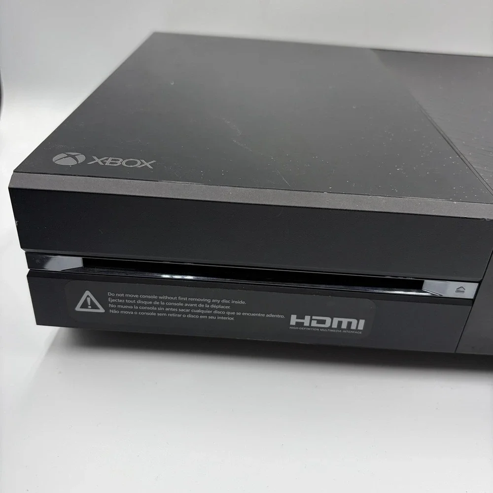 Microsoft Xbox One‎ Model 1540 Console Bundle 500 GB, 2 Controllers,  2 Games